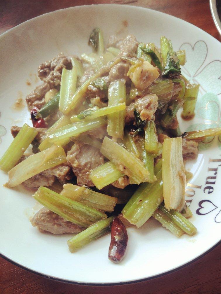 超下饭的芹菜炒牛肉