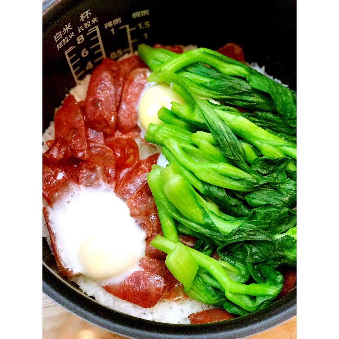 广式腊味煲仔饭