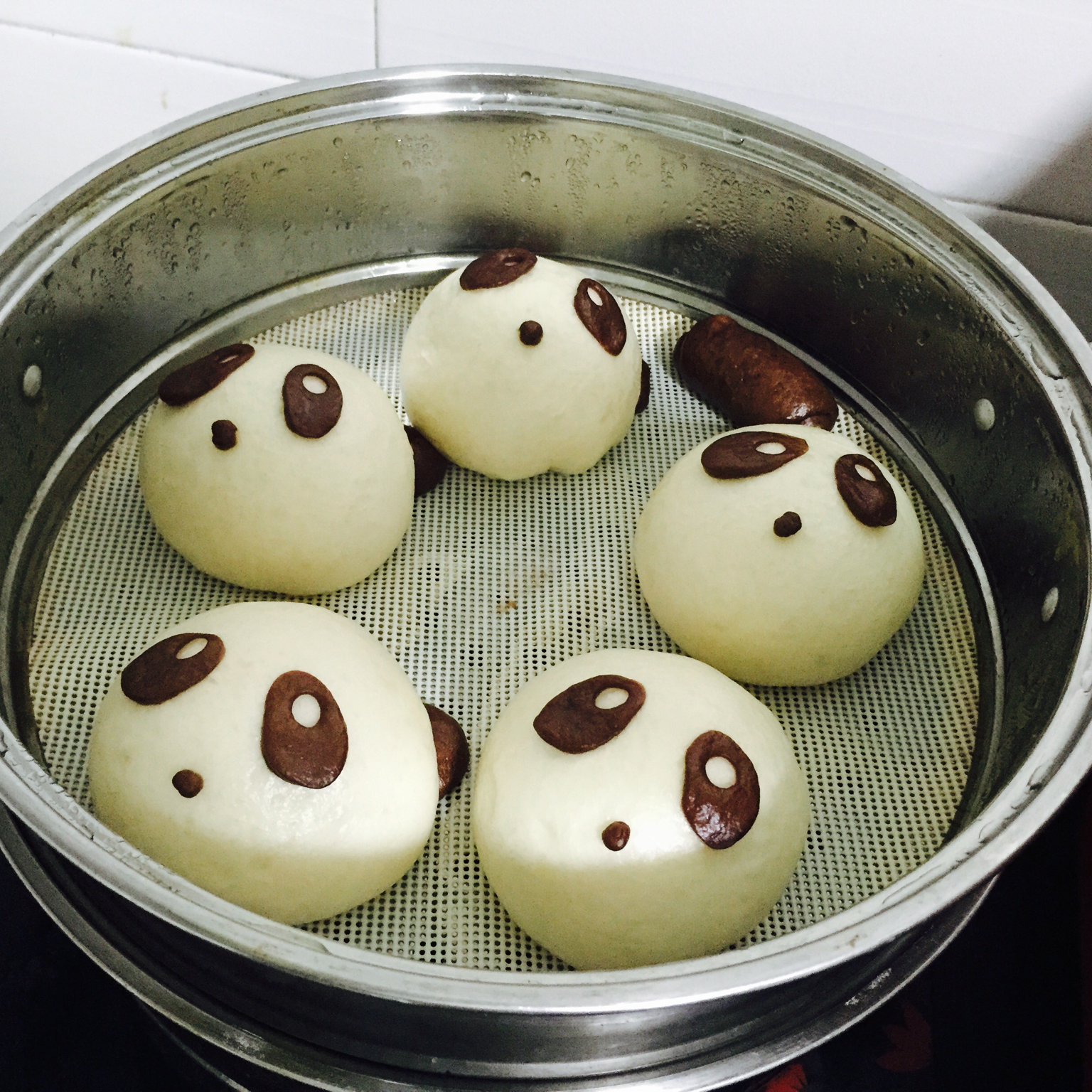 萌种之～熊猫豆沙包