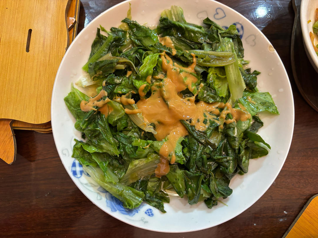 火锅油碗芝麻酱油麦菜