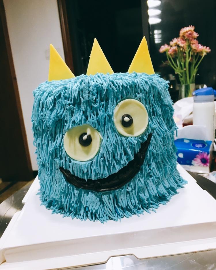 小朋友绝对喜欢的怪兽纸杯蛋糕——巧克力口味六一儿童节必备