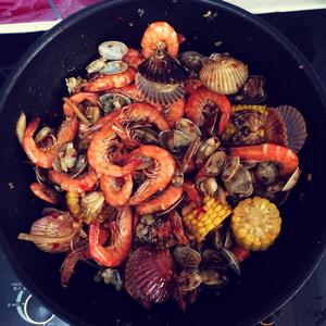 蒜蓉蛤蜊大虾的做法 步骤3