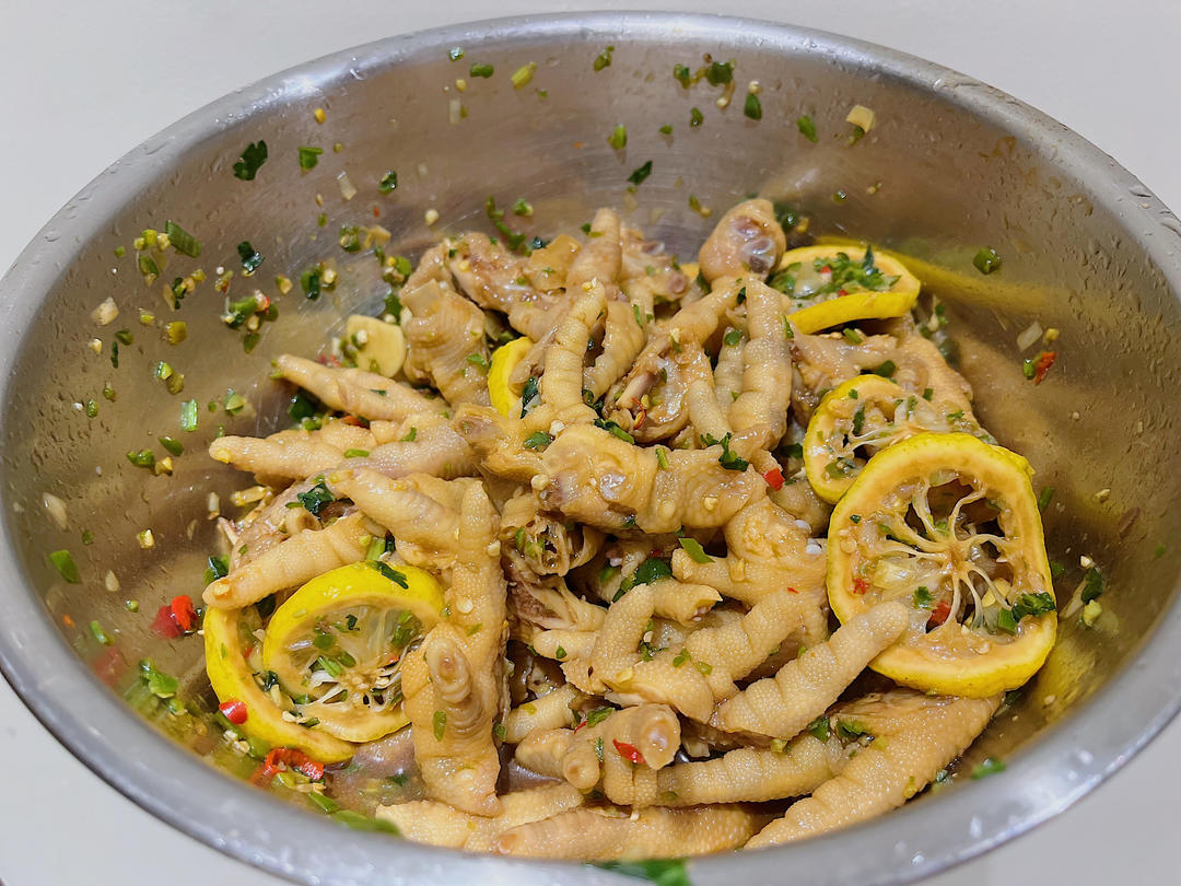 网红泡鸡脚酸辣鸡爪