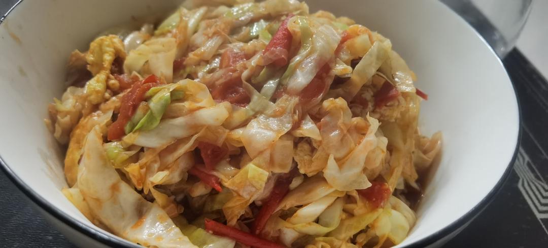 西红柿炒洋白菜鸡蛋的做法