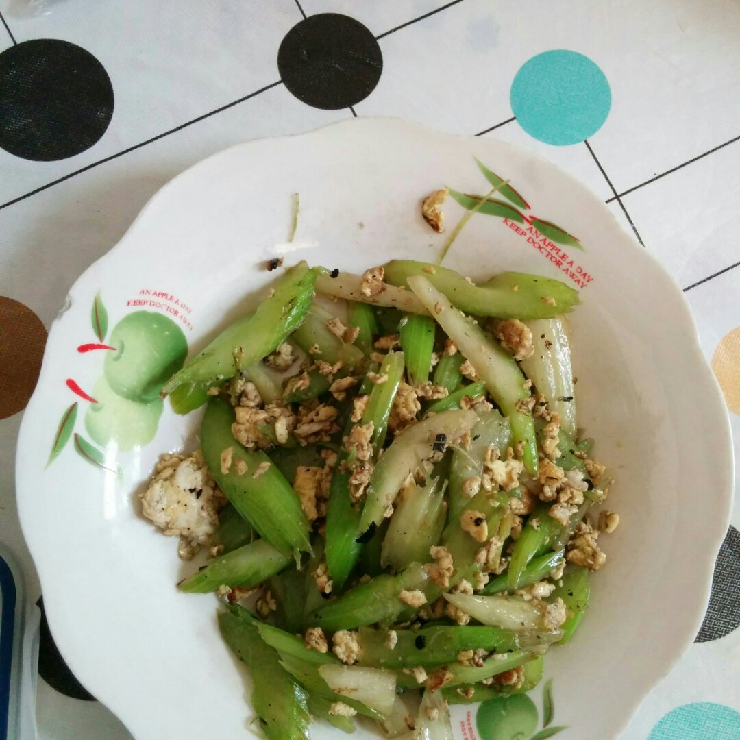 芹菜炒鸡蛋
