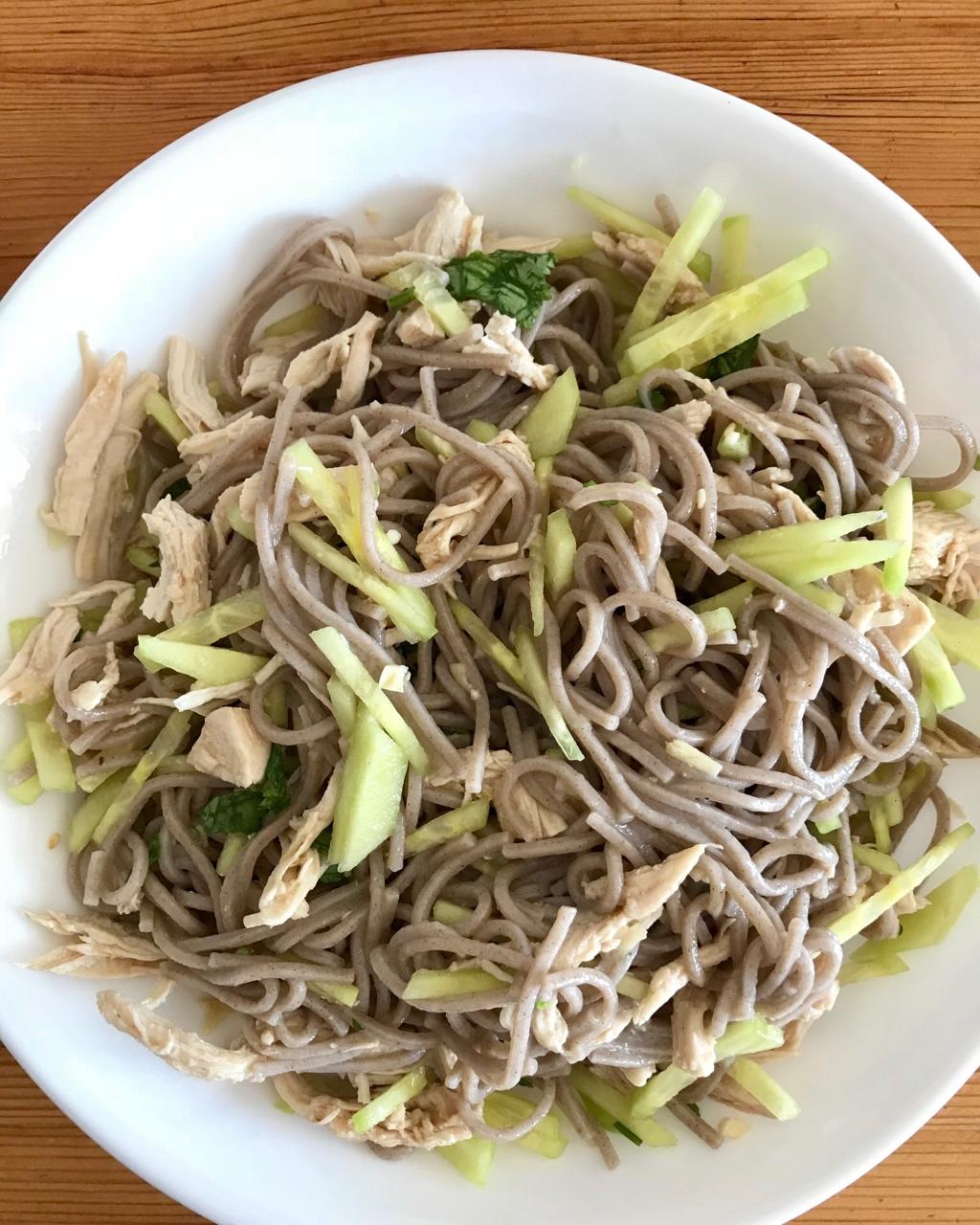 【健康三餐】泰式拌鸡丝+紫菜白菜汤