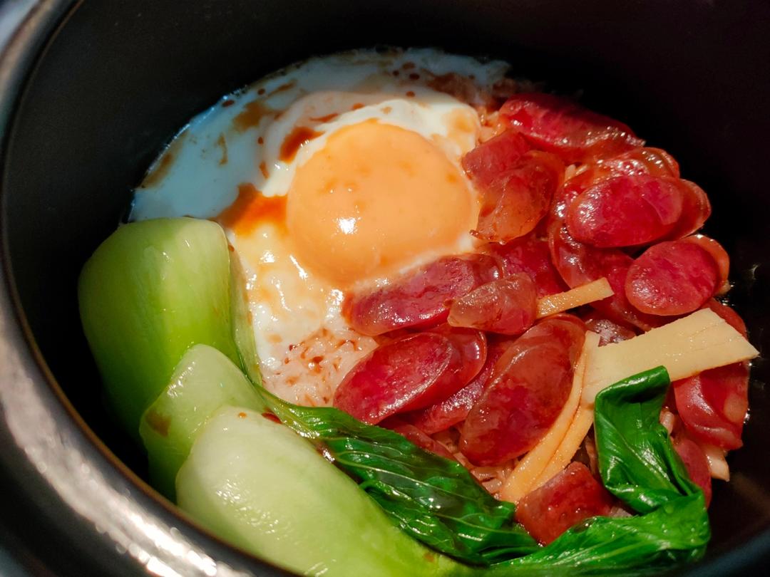 广式腊味煲仔饭