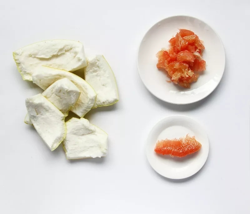 清炒红柚子皮：止咳行气平喘功效的做法 步骤1