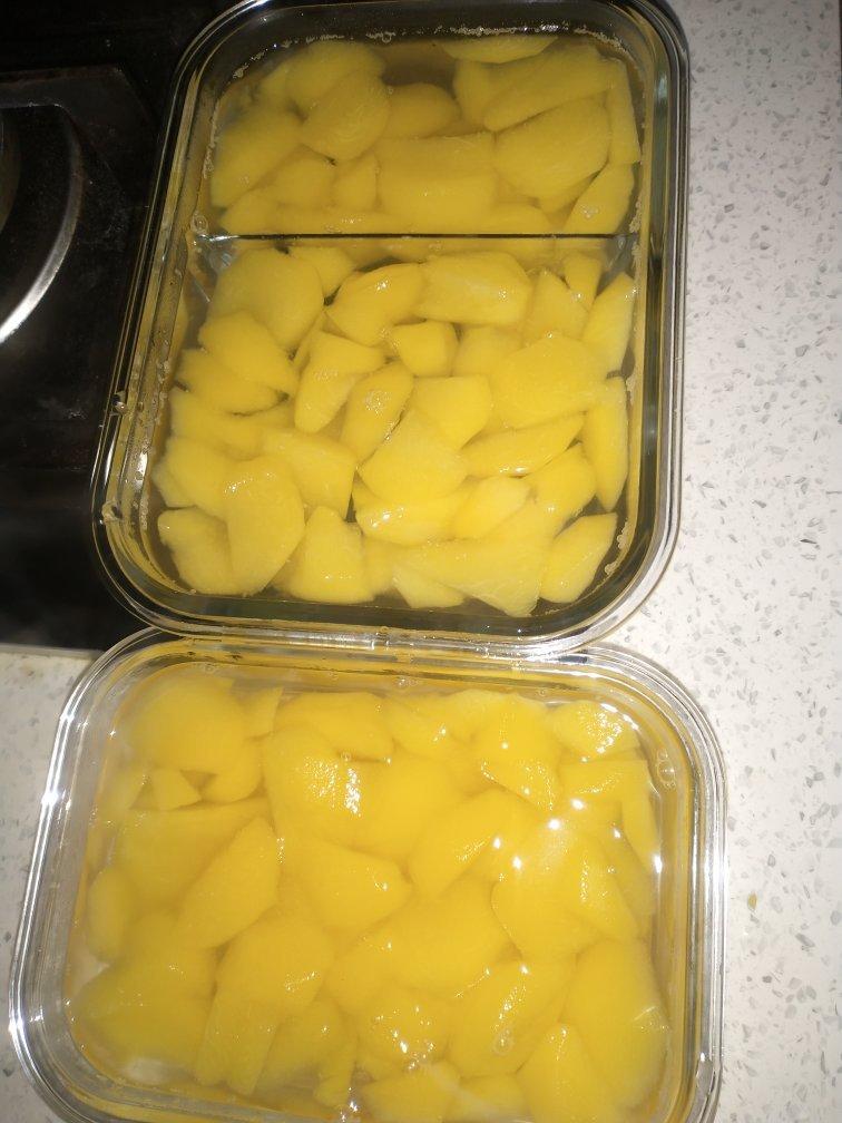 手残党都会的糖水桃罐头