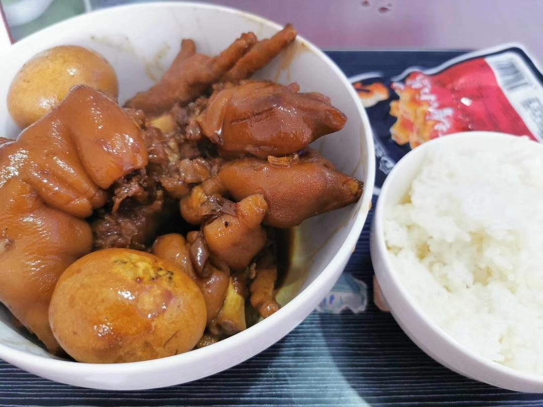 酱卤猪手（卤猪蹄）