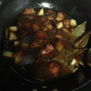 土豆红烧肉的做法 步骤6