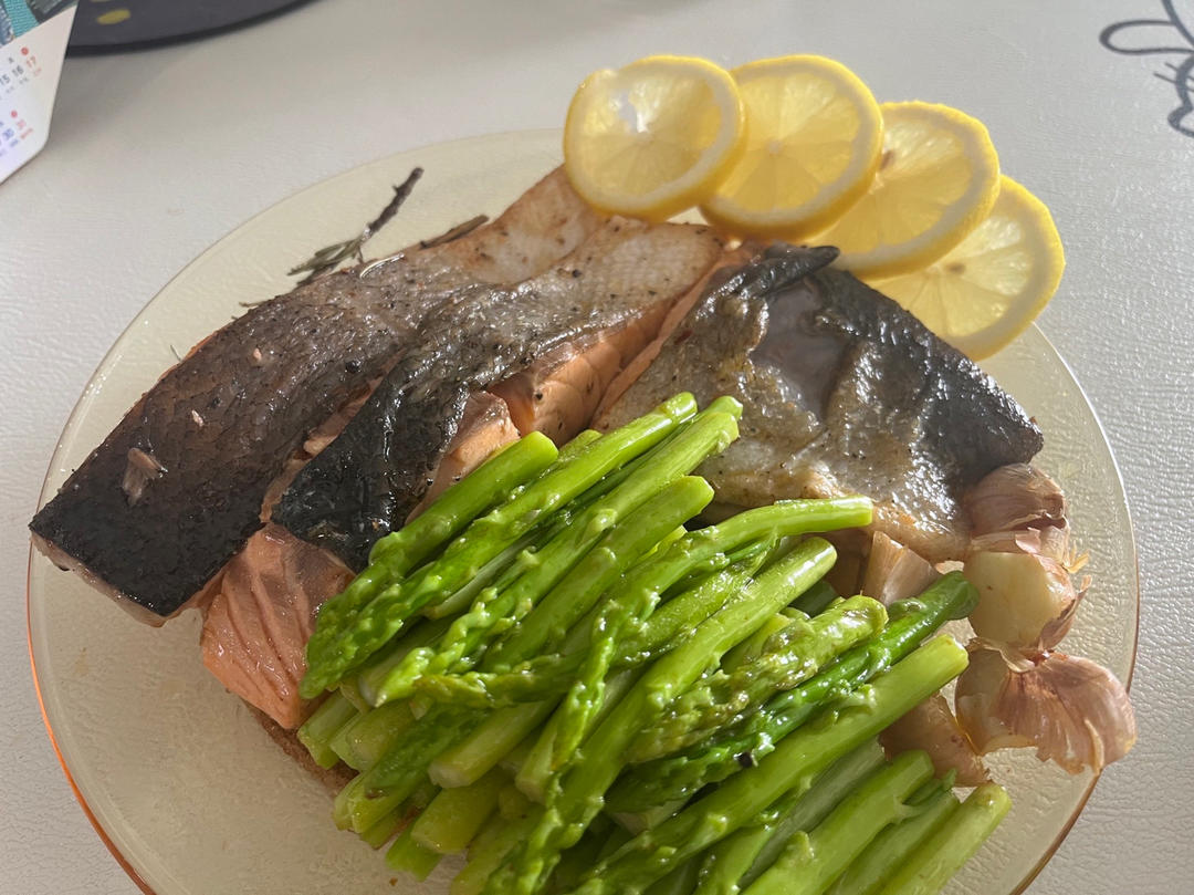 柠檬香煎三文鱼