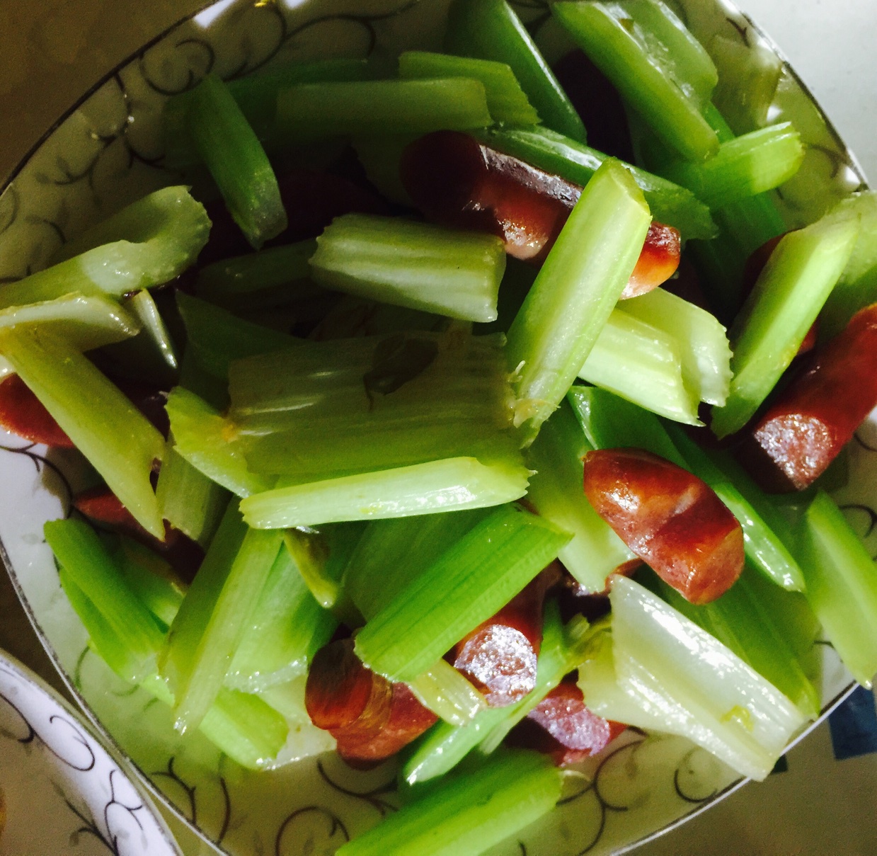 西芹炒腊肠（热菜）
