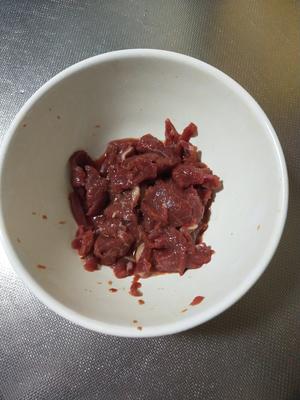 茶树菇炒牛肉的做法 步骤1