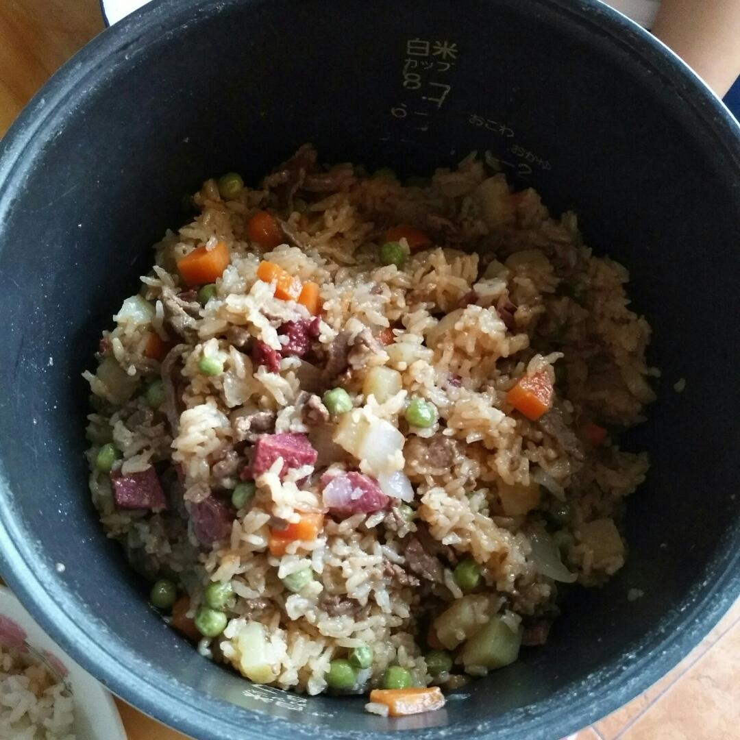 杂蔬牛肉焖饭