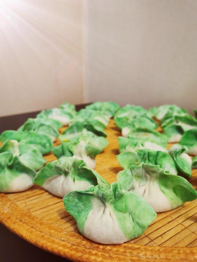 翡翠白玉白菜饺子详细版（附翡翠白玉白菜饺子包法，翡翠白玉饺子皮两种制法，面包机和面，翡翠白玉烧卖，各种馅料搭配）