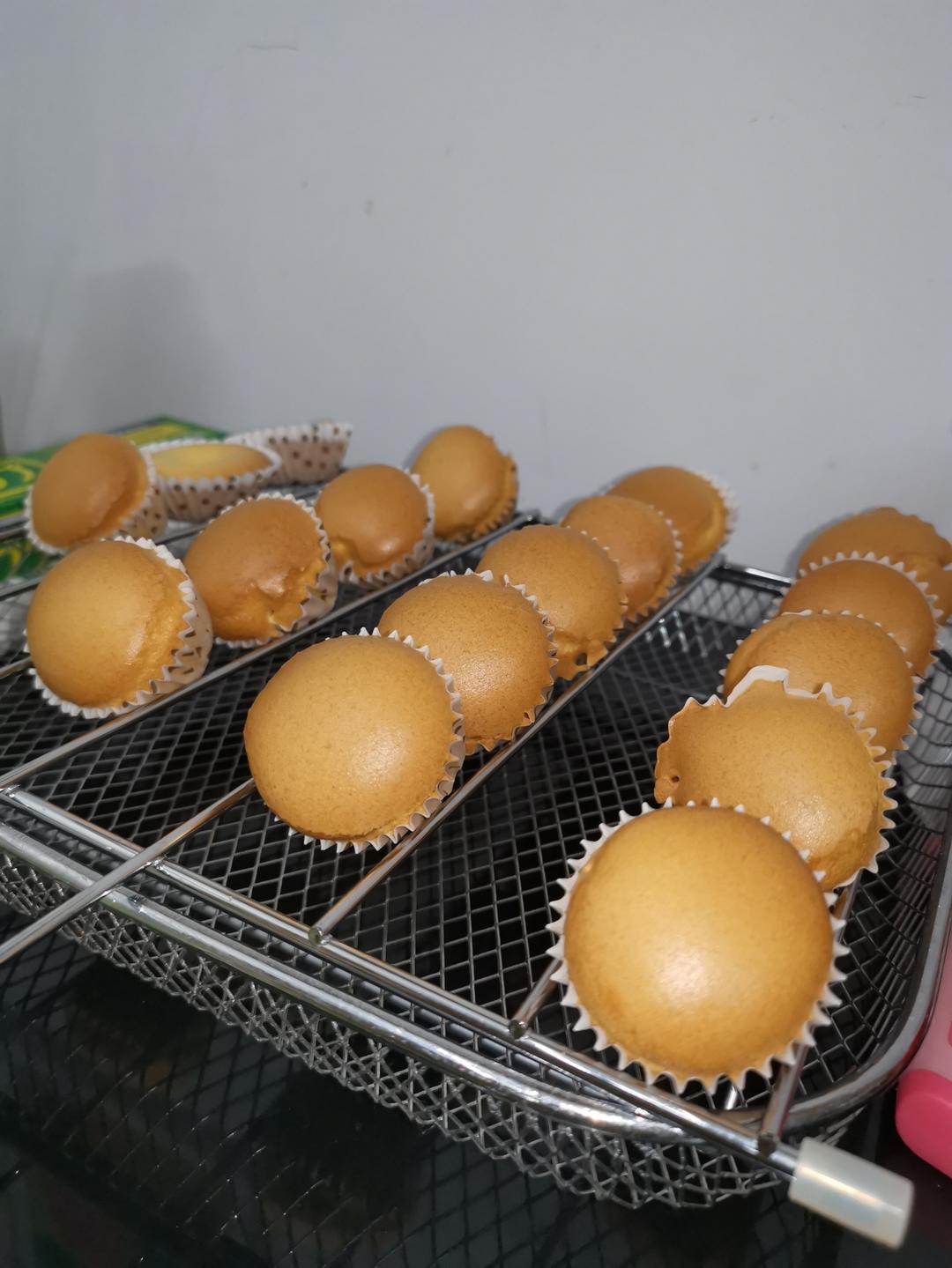 不开裂不回缩的纸杯小蛋糕
