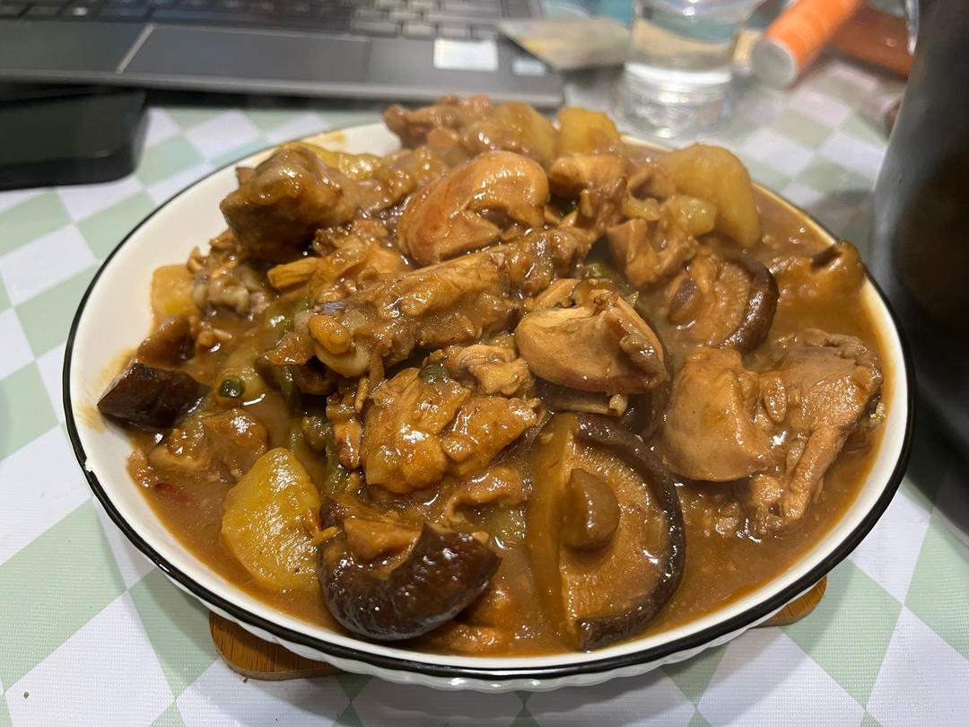 好吃到原地爆炸的黄焖鸡