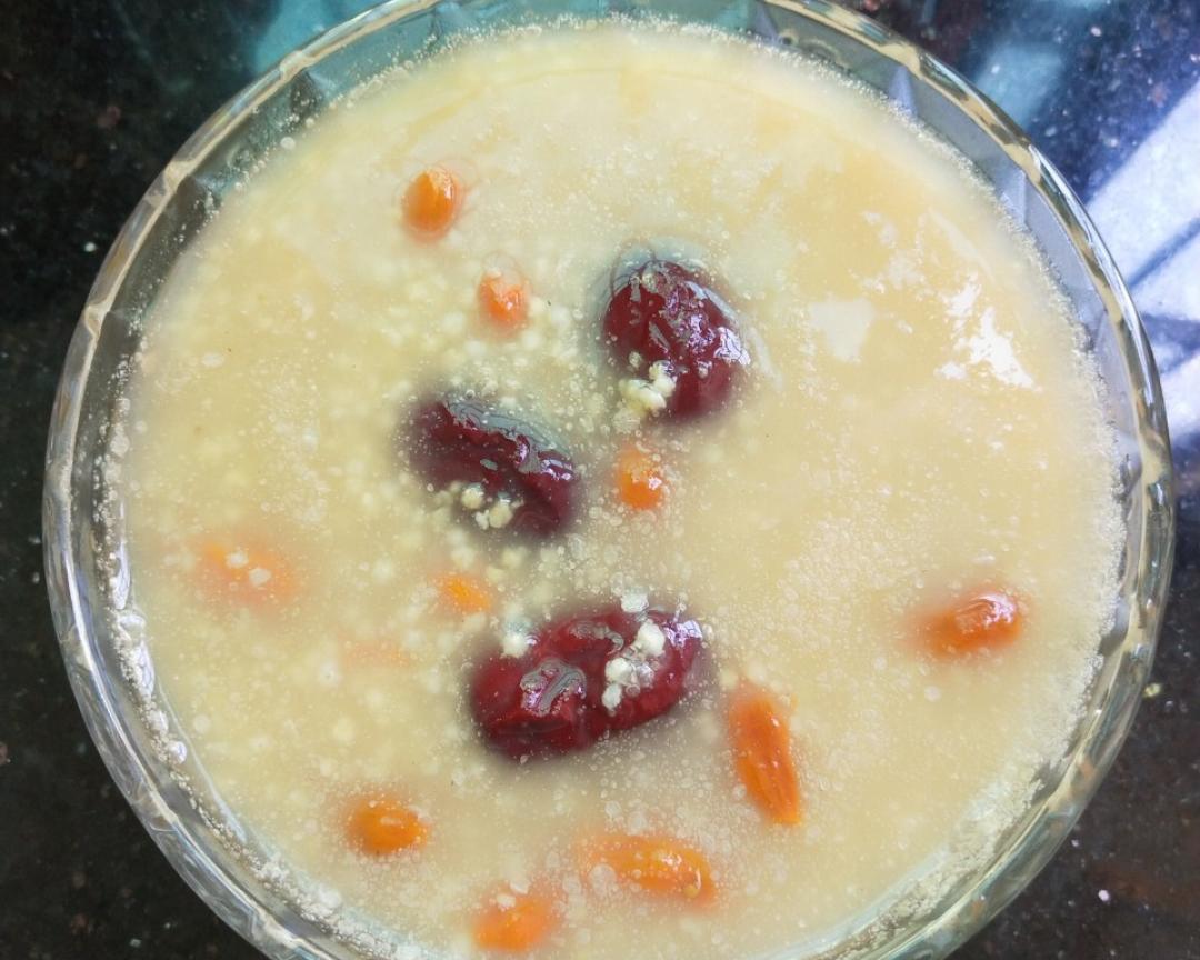 辅助调理荨麻疹-茯苓小米粥的做法