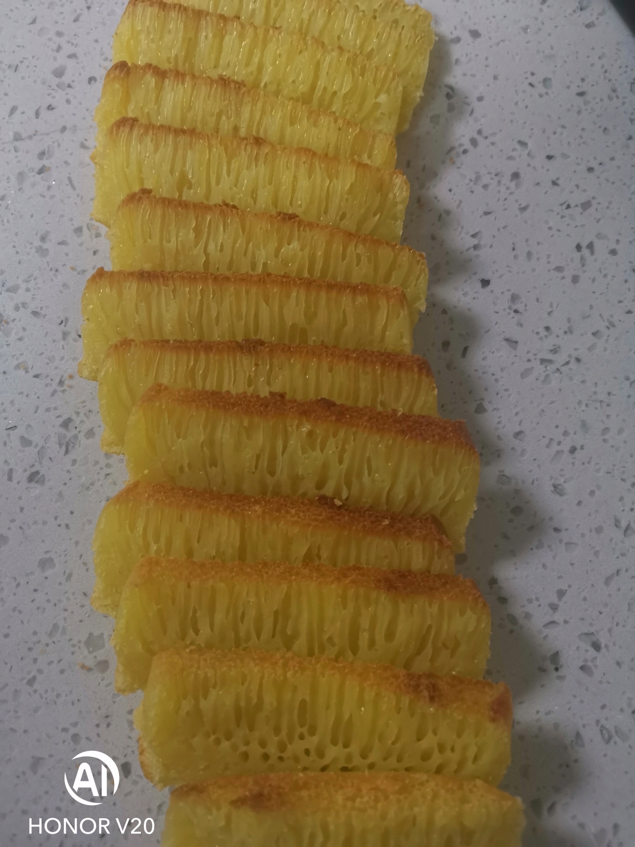 椰香黄金糕——满满的蜂窝&漂亮的鱼翅——甜而不腻，好吃的味道（烤箱版、蒸锅版）