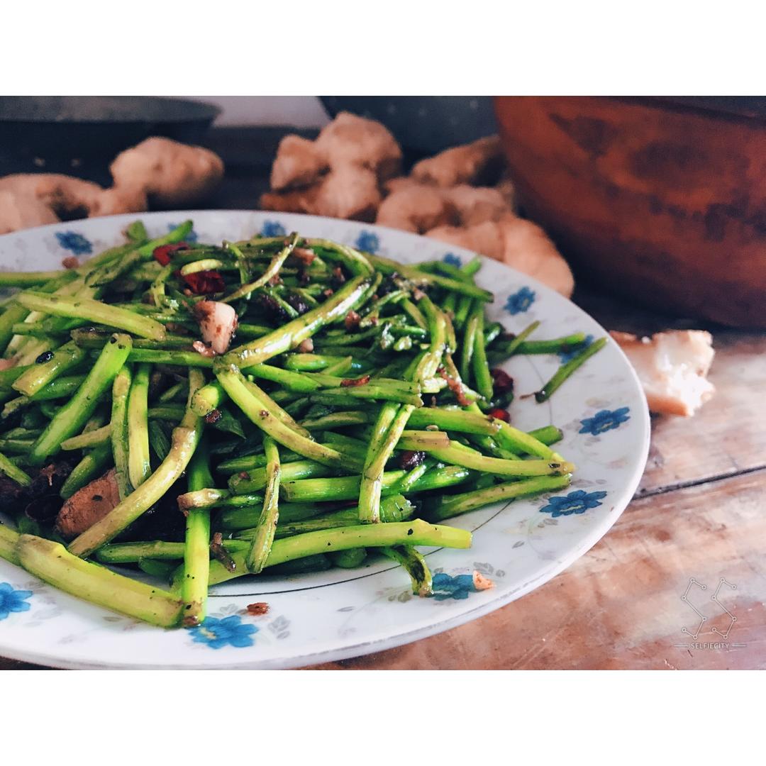 篱蒿炒腊肉