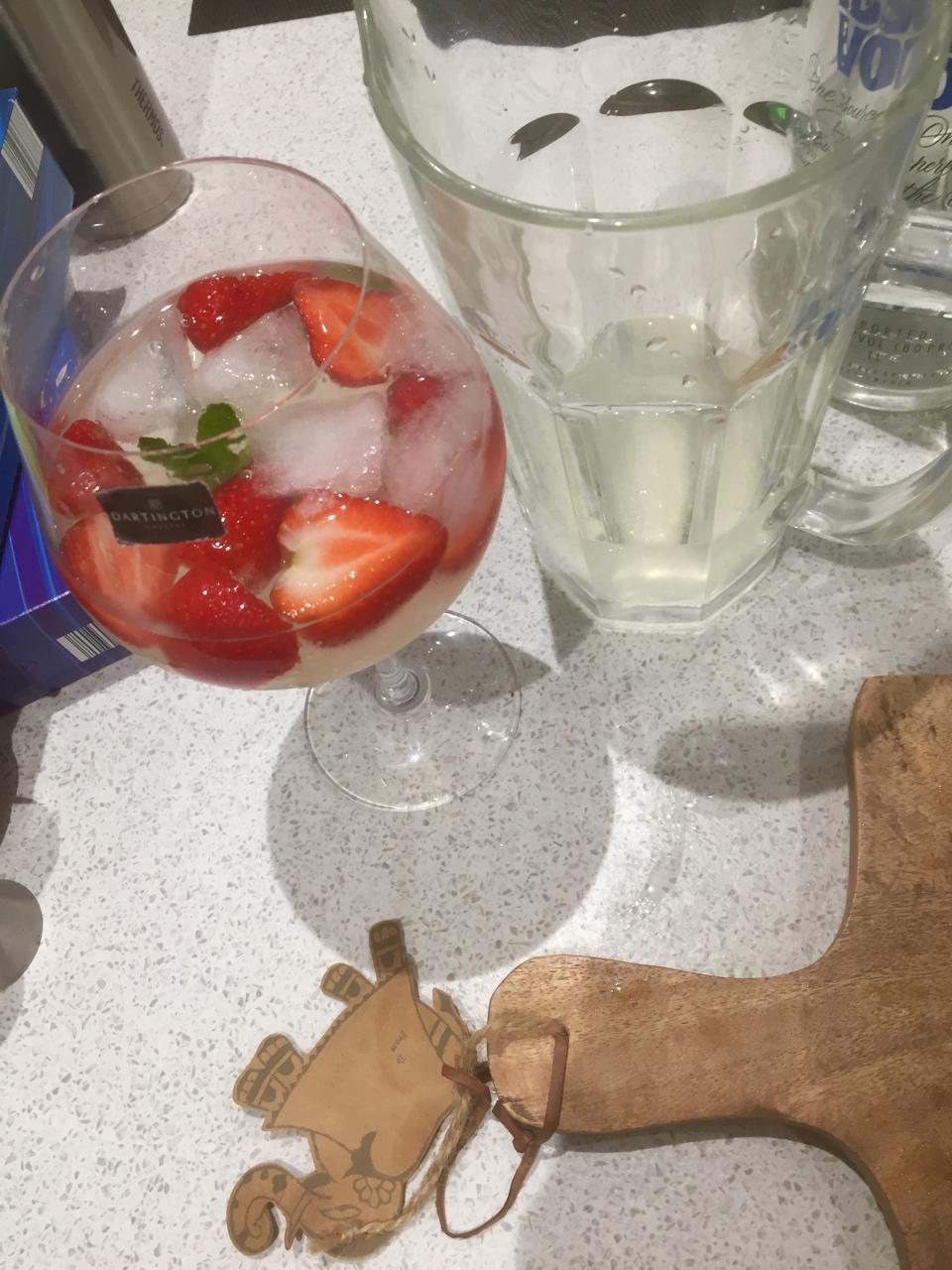 草莓青柠潘趣酒 Strawberry Lime Punch
