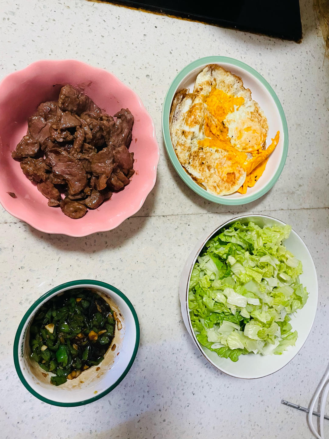 生菜牛肉拌饭