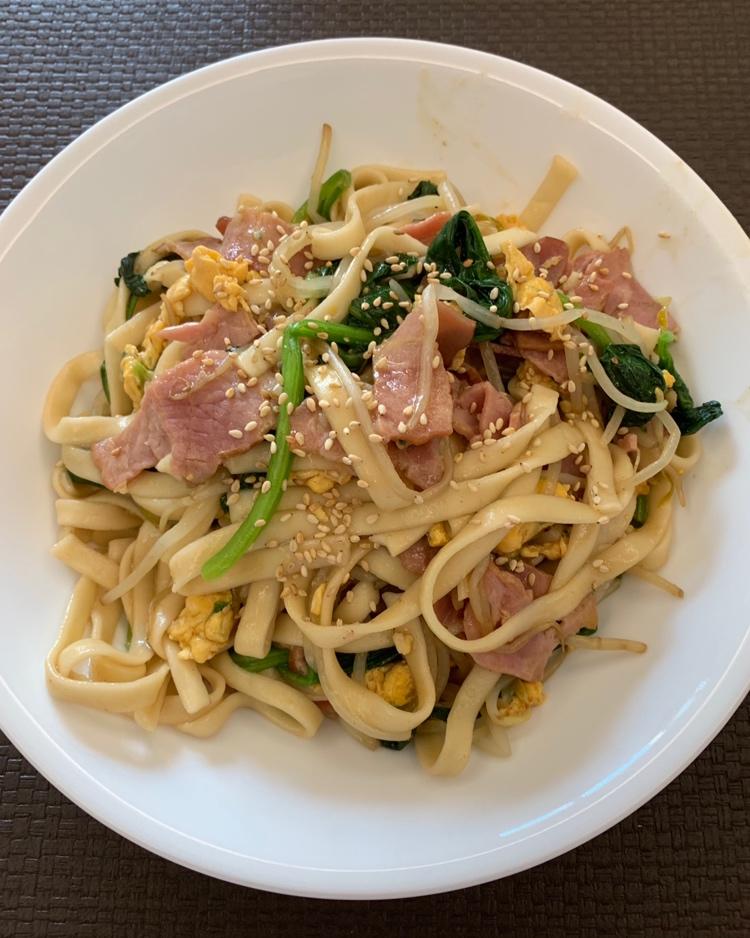 老式鸡蛋火腿肠炒面