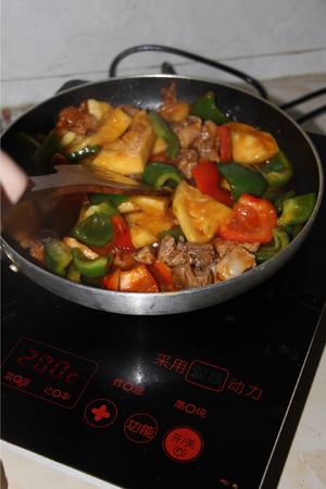 开胃好菜—菠萝双椒炒排骨的做法 步骤8