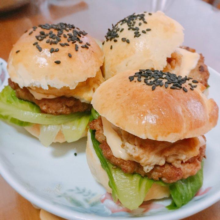 落雨柔dai做的肯德基早餐汉堡轻松在家做 ---『玉米鸡肉堡』