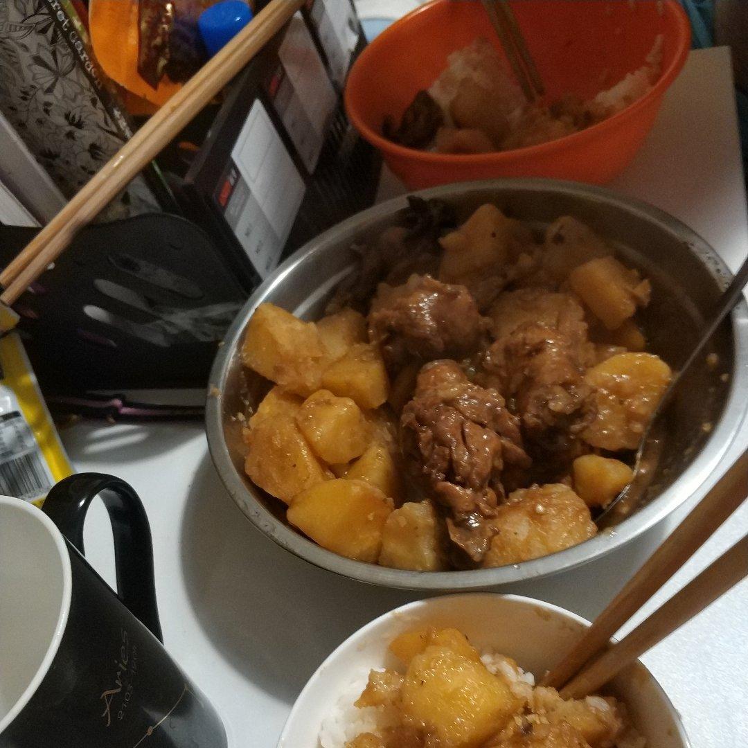 土豆炖鸡块