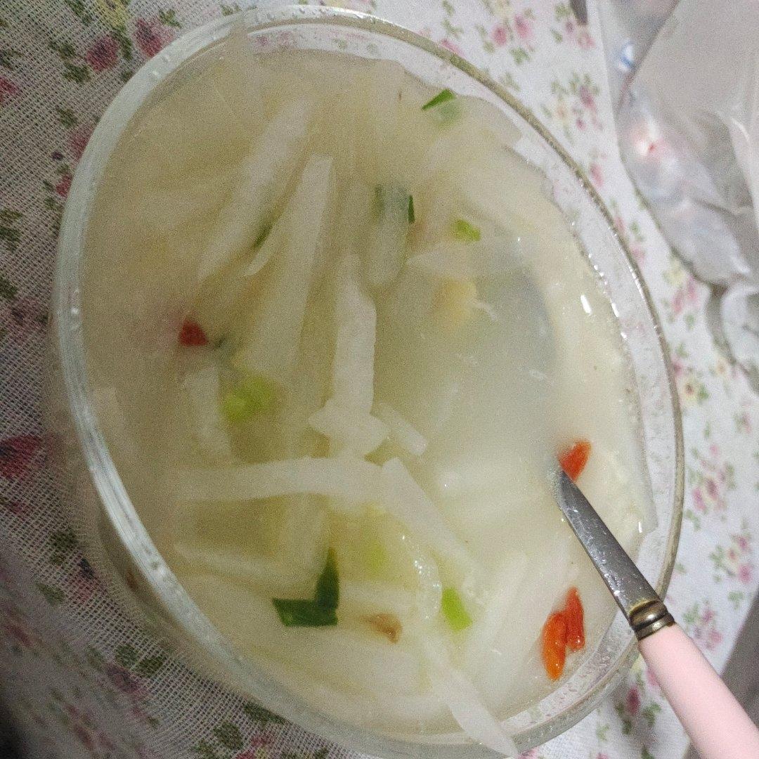 适合宝宝秋天喝的汤·煎蛋白萝卜汤
