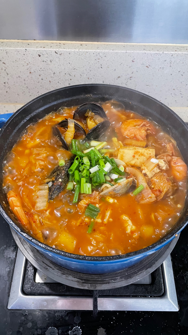 珐琅锅之番茄泡菜海鲜锅