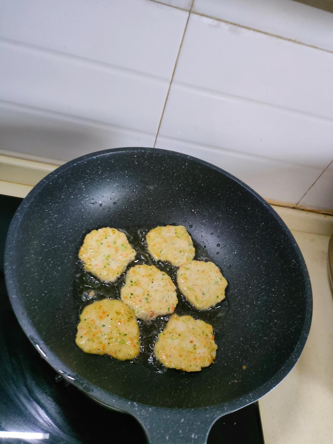 减肥、健身人士吃了狂点赞的蔬菜鸡胸肉饼