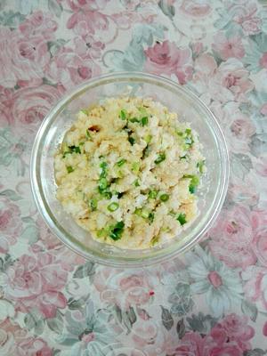 豆渣虾皮米饭鸡蛋饼的做法 步骤3