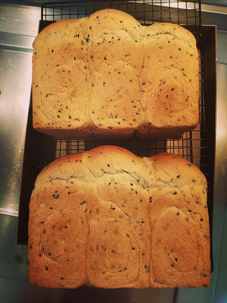 黑芝麻奶香咸吐司