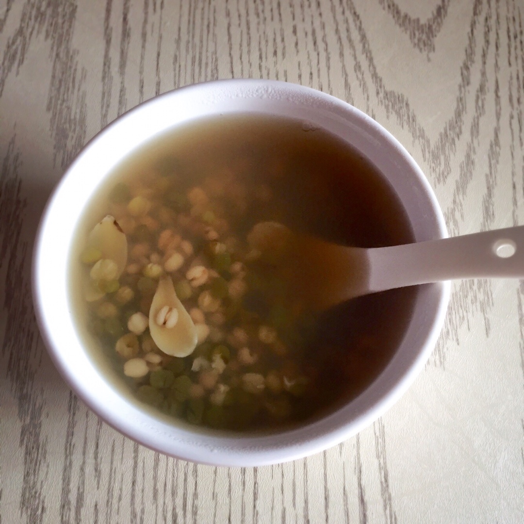 百合绿豆薏米汤
