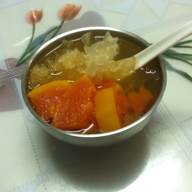 红枣木瓜银耳汤