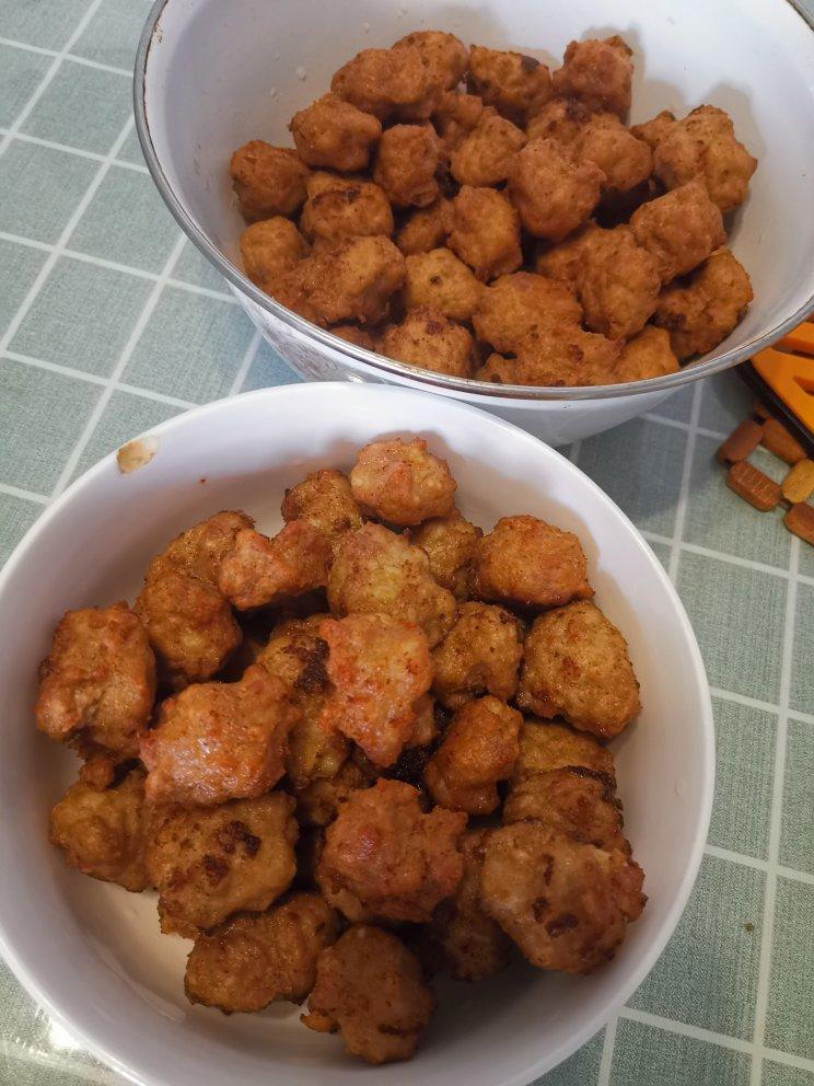 炸猪肉丸子