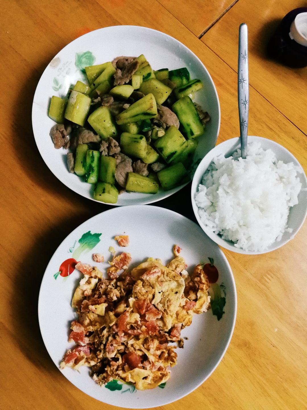 黄瓜炒肉片