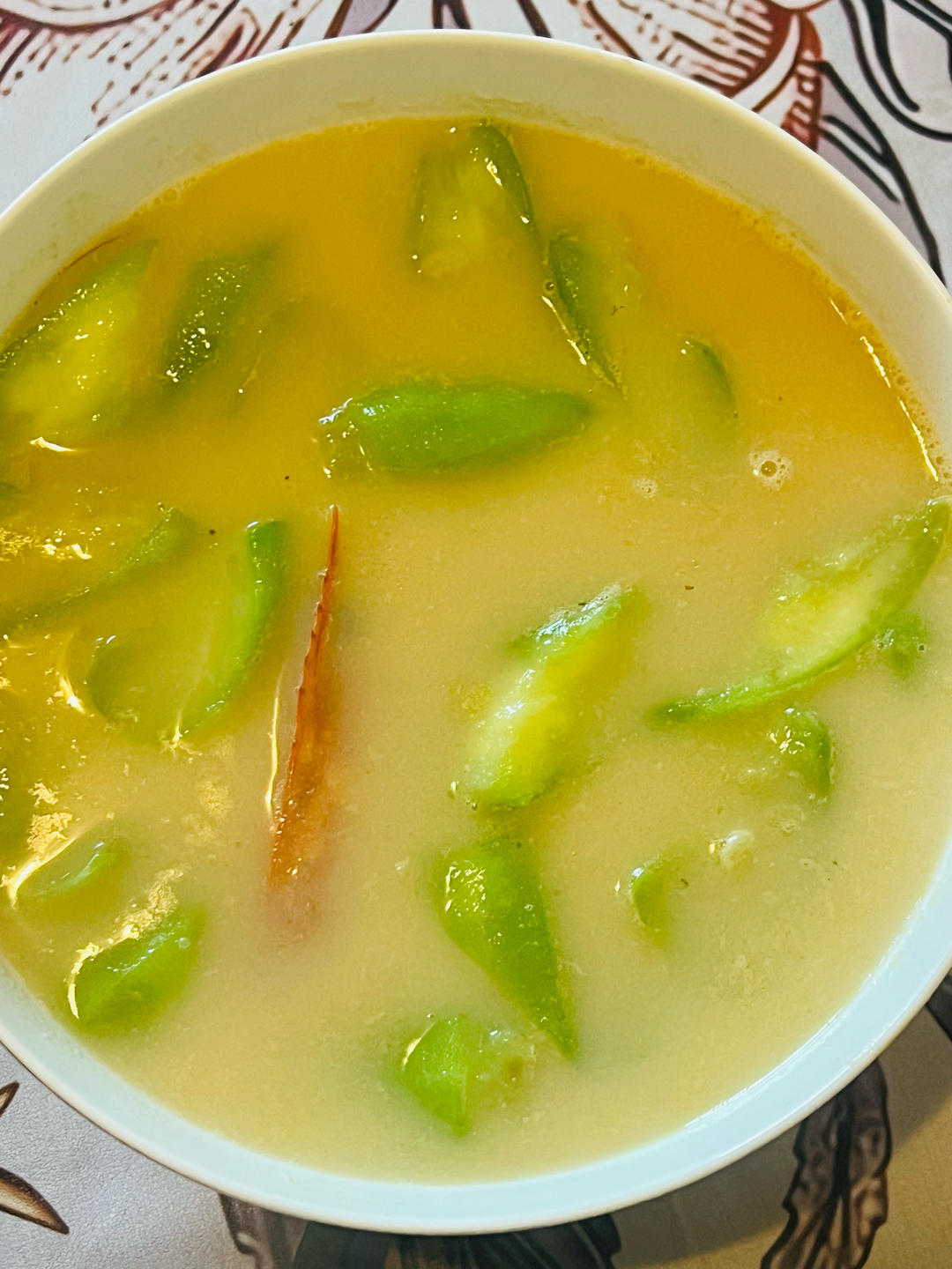 鲫鱼丝瓜豆腐汤