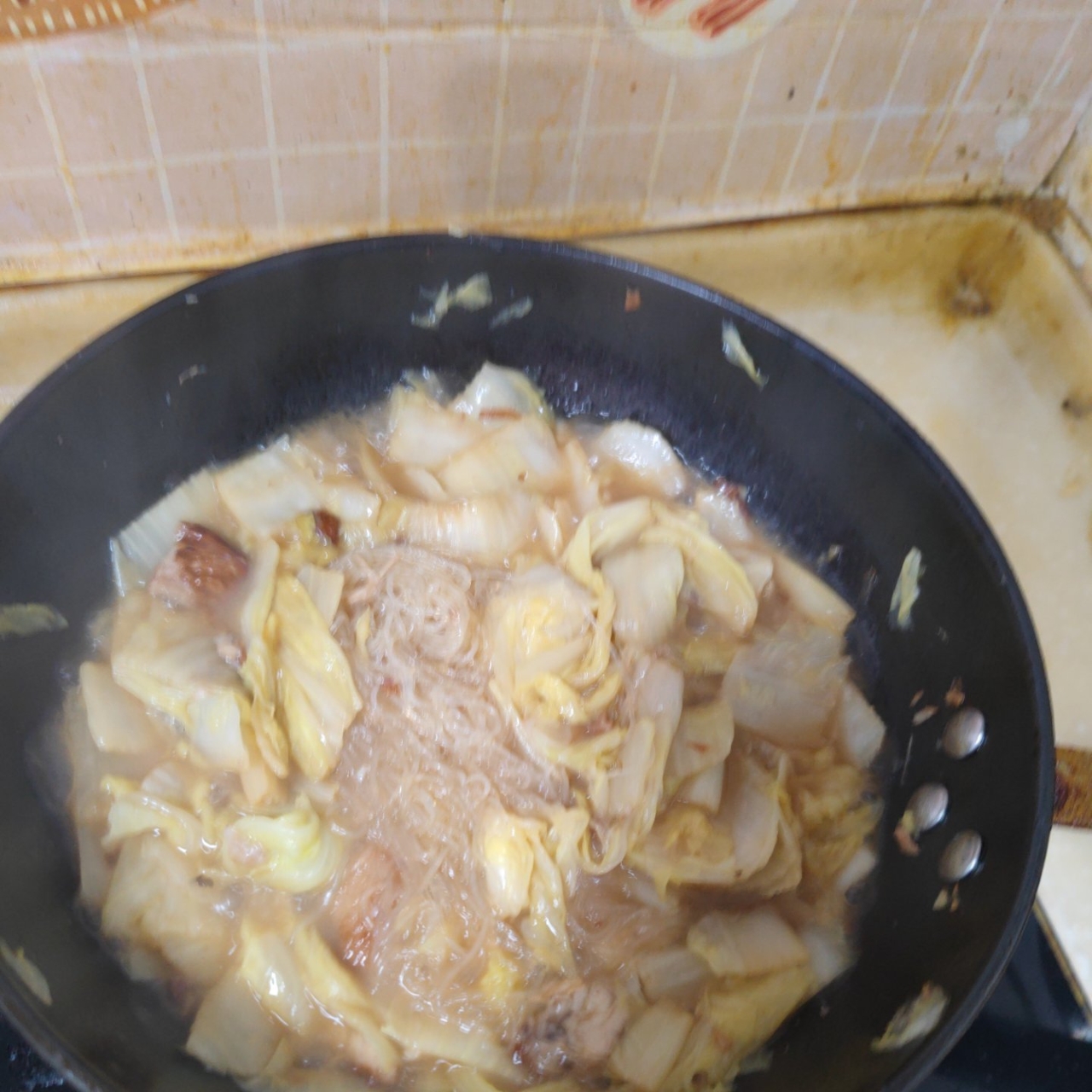 红烧猪肉罐头炖白菜🥬