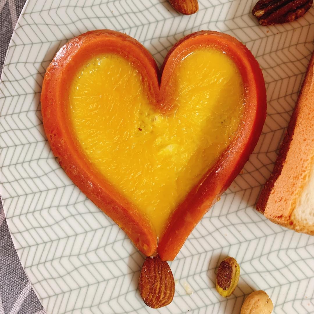 心形香肠荷包蛋