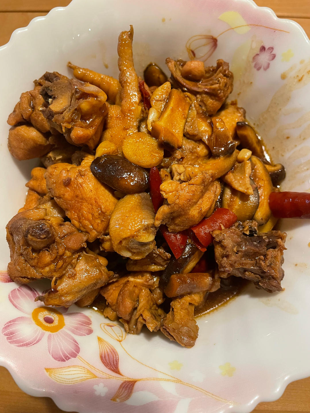 十几年不吃鸡肉的人吃了一盘子的小鸡炖香菇