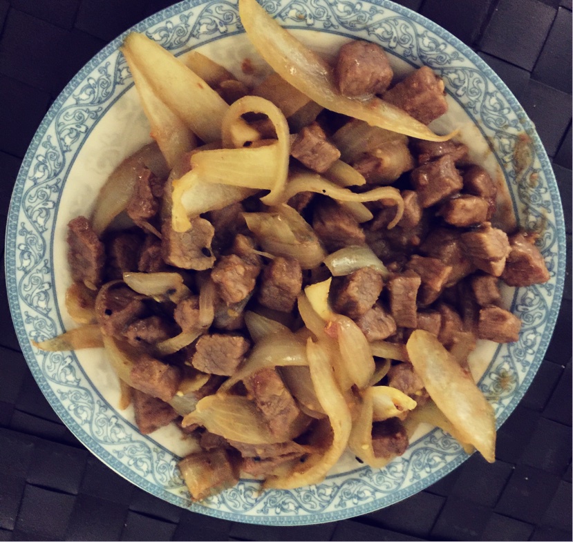 孜然洋葱炒牛肉粒