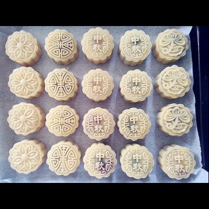 广式月饼—蛋黄莲蓉月饼