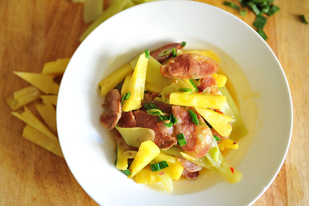 菠萝莴笋炒腊肠