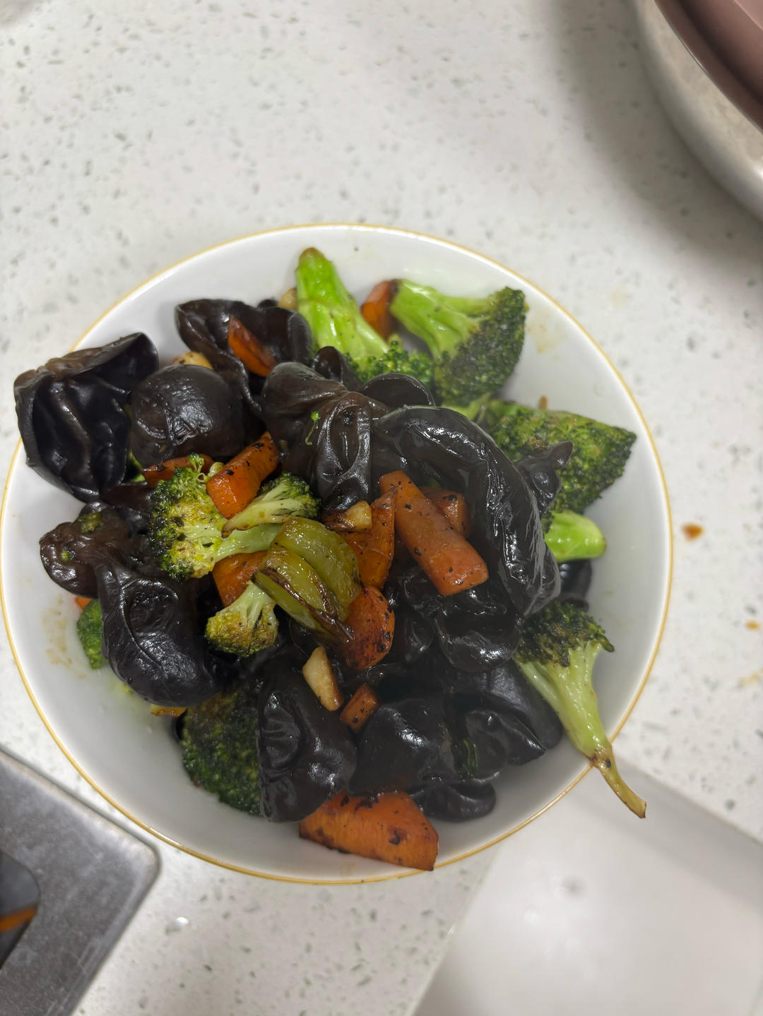 西兰花胡萝卜炒木耳