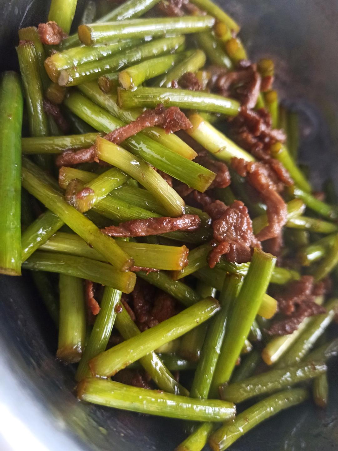 简单易做的下饭菜－蒜苔炒肉