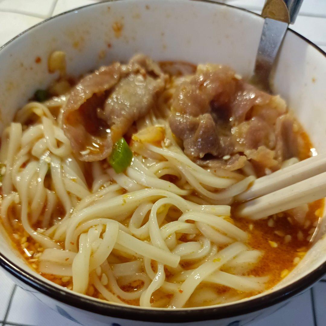 吃一次就爱上的麻酱肥牛拌面！味道绝了